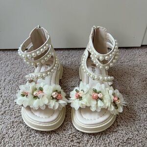 New Open toe sandals Size 11